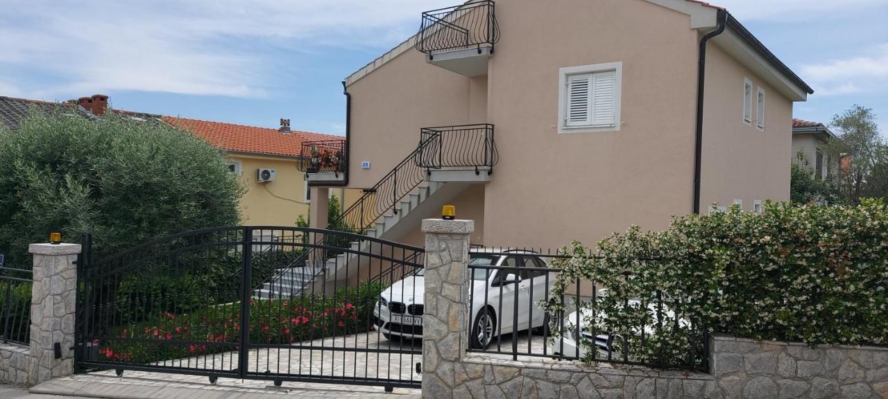 Apartmani Tomislav Krk Town Exteriér fotografie